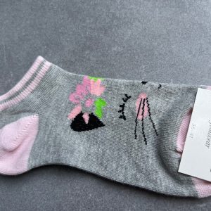 Fabsox sneakersokken grijs en roze met kattenhoofd